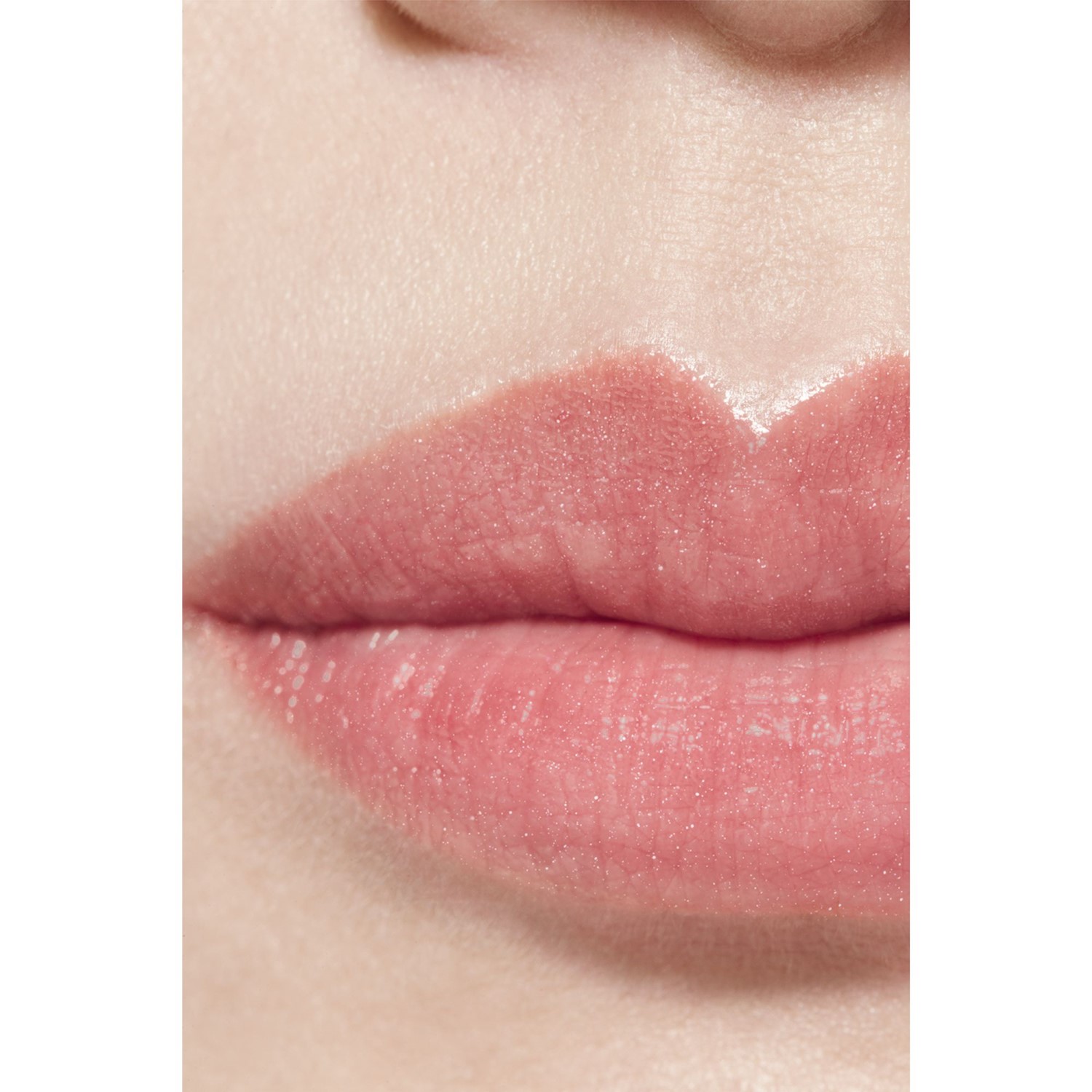 EL BÁLSAMO CON COLOR HIDRATANTE, CON UNA INTENSIDAD A MEDIDA, PARA UNOS LABIOS MÁS BELLOS DÍA TRAS DÍA